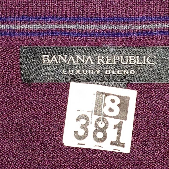 Banana Republic V-Neck design Maroon lightly worn Sweater Size Medium - Picture 2 of 7